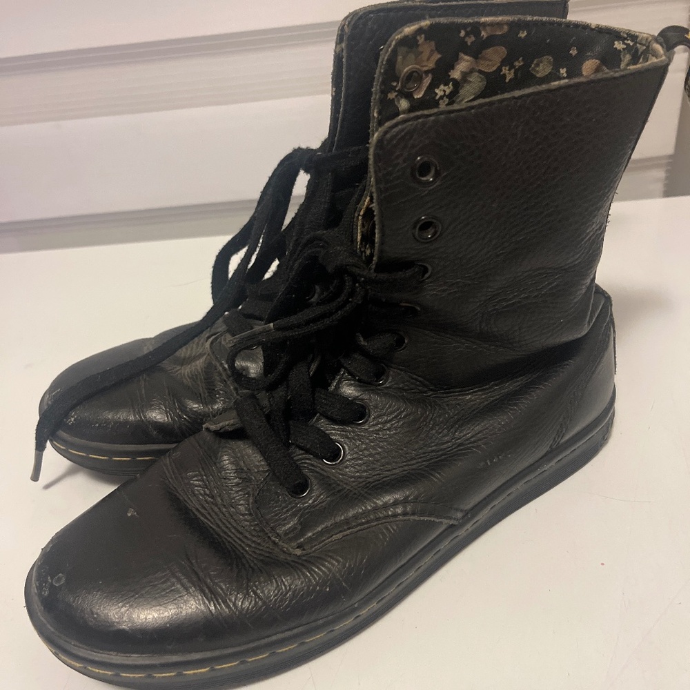 Dr. Marten 9 hole boots